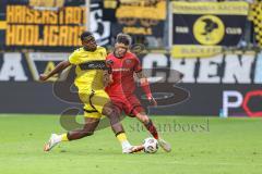 3. Liga; Alemannia Aachen - FC Ingolstadt 04; Zweikampf Kampf um den Ball Nadjombe Pierre (29 AA) Bodycheck mit Linus Rosenlöcher (19, FCI) Foul
