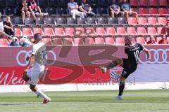 2.BL; FC Ingolstadt 04 - 1. FC Heidenheim; Schuß Marc Stendera (10, FCI) Sessa Kevin (16, FCH) stört