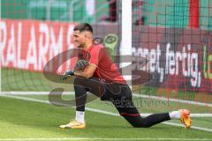 DFB-Pokal; FC Ingolstadt 04 - 1. FC Kaiserslautern; vor dem Spiel Torwart Simon Simoni (41, FCI) erstmals in Starelf