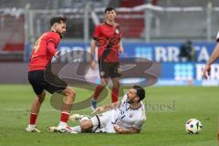 3. Liga; SV Wehen Wiesbaden - FC Ingolstadt 04; Zweikampf Kampf um den Ball Kiomourtzoglou Orestis (14 SVWW) Lukas Fröde (34, FCI)