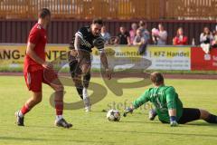 Kreispokal - Saison 2025/26- SV Eitensheim- TSV Gaimersheim  - Florian Trini rot Eitensheim - Domenic Raimann schwarz Gaimersheim - Lukas Strasse Torwart Eitensheim - Foto: Meyer Jürgen
