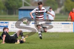 Kreisliga - Saison 2025/26- SV Karlskron - SV Kasing - Matthias Neumayer weiss Kasing - Sebastian Jakob Fröschl schwarz Karlskron   - Foto: Meyer Jürgen