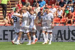 3. Liga; SpVgg Unterhaching - FC Ingolstadt 04; Tor Jubel Treffer Pascal Testroet (37, FCI) Zeichen Niclas Dühring (18, FCI) Max Plath (14 FCI) David Kopacz (29, FCI)