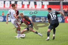 DFB-Pokal; FC Ingolstadt 04 - 1. FC Kaiserslautern; Zweikampf Kampf um den Ball Max Plath (14 FCI) Klement Philipp (10 FCK) Ryan Malone (16, FCI)