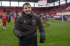 3. Liga; FC Ingolstadt 04 - TSV Havelse; nach dem Spiel Sieg Jubel Freude 3:1 Spieler bedanken sich bei den Fans Torschütze Max Besuschkow (17, FCI)