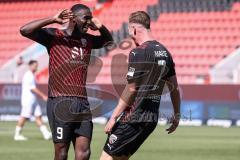 3. Liga; FC Ingolstadt 04 - Hallescher FC; Jannik Mause (7, FCI) Tor Jubel Treffer mit Daouda Beleme (9, FCI)