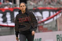 3. Liga; Energie Cottbus - FC Ingolstadt 04; vor dem Spiel Cheftrainerin Sabrina Wittmann (FCI) geht zum Interview