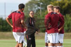 Toto-Pokal - VfB Forstinning - FC Ingolstadt 04; vor dem Spiel Cheftrainerin Sabrina Wittmann (FCI) mit Fredrik Carlsen (8, FCI) Lars Lokotsch (13, FCI) Simon Lorenz (32, FCI)