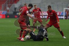 3. Liga - Saison 2025/26 - FC Ingolstadt 04 - Rot-Weiss Essen - Max Besuschkow (Nr.17 - FC Ingolstadt 04) - Jaka Potocnik (Nr.9 - Rot-Weiss Essen) - Linus Rosenlöcher (Nr.19 - FC Ingolstadt 04) - Foto: Meyer Jürgen