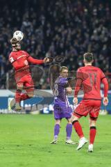 3. Liga; VfL Osnabrück - FC Ingolstadt 04; Kopfball Yannick Deichmann (20, FCI) Max Besuschkow (17, FCI) Kehl Lars (18 VFL)