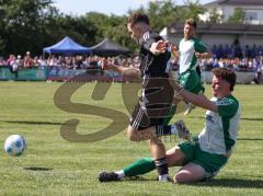 Relegation - Saison 2025/26 - SV Karlskron - FC Geisenfeld - Stefan Schmailzl grün Geisenfeld - Paul Dorschner schwarz Karlskron  - Foto: Meyer Jürgen