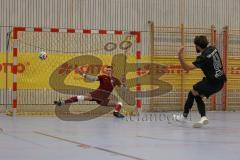 Lotto Bayern Hallencup - Lindenkreuzhalle Saison 2024/25 - FC Hitzhofen - FC Türk Sport Garching  - Valentin Puhar TW Hitzhofen - Abdulhamit Zorlu schwarz Türk Garching - Foto: Meyer Jürgen