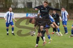 Kreisliga - Saison 2025/26- SV Karlshuld - SV Menning - Daniel Mayer weiss Karlskron - Simon Wolfsfellner schwarz Menning #9 - Marcel Hubner schwarz Menning  links - Foto: Meyer Jürgen