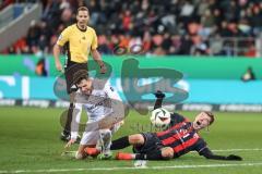 3. Liga; FC Ingolstadt 04 - Energie Cottbus; Zweikampf Kampf um den Ball Benjamin Kanuric (8, FCI) Möker Yannik (21 ECO) verletzt sich und wird vom Platz getragen