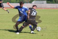 Kreisklasse - Saison 2025/26- TSV Ingolstadt Nord - FC Arnsberg - Marco Meier blau Arnsberg - Valjdrin Stafa schwarz Ing.Nord - Foto: Meyer Jürgen