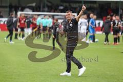 3.Liga - Saison 2023/2024 - SC Verl - FC Ingolstadt 04 - Cheftrainer Michael Köllner (FCI) bedankt sich bei den Fans nach dem Spiel -  - Foto: Meyer Jürgen