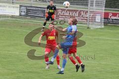 Kreisliga- Saison 2024/25- TSV Kösching - SV Hundszell - Alexander Seidl blau Hundszell - Pablo Krantz Blanco rot Kösching - Foto: Meyer Jürgen