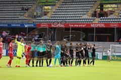 3.Liga - Saison 2022/2023 - SC Freiburg II - FC Ingolstadt 04 - DieSpieler begrüßen die Fans vor dem Spiel -  - Foto: Meyer Jürgen