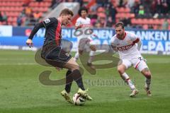 3. Liga; FC Ingolstadt 04 - VfB Stuttgart II; Sebastian Grönning (11, FCI) Angriff Nothnagel Dominik (29 VFB)