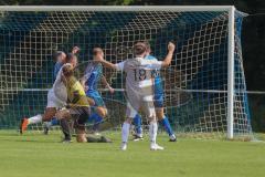 Kreisliga - Saison 2024/25- TSV Ober./Unterh.stadt - SV Hundszell-  - Manuel Hunner weiss Oberh.stadt mit einer Torchance -  - Frederik Bezdeka Torwart Hundszell - Foto: Meyer Jürgen