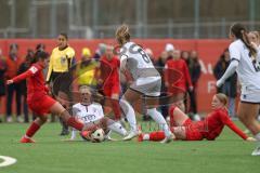 2. Bundesliga Frauen - Saison 2024/25 - FC Ingolstadt 04 Frauen - FC Bayern München - Nadja Burkhard (Nr.7 - FCI Frauen) - Hünten Greta rot München - Stefanie Reischmann (Nr.24 - FCI Frauen) - Rintzner Paula rot links München - Foto: Meyer Jürgen