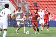 3. Liga; FC Ingolstadt 04 - 1. FC Schweinfurt 05; Zweikampf Kampf um den Ball Fredrik Carlsen (8, FCI) Zeller Lucas (6 S05)