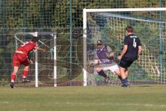 Kreisklasse - Saison 2025/26- TSV Etting - TSV Altmannstein-  - Daniel Weber rot Altmannstein  - Filip Festner Torwart Etting - Philipp Schneider #4 Etting - Foto: Meyer Jürgen