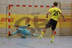 Lotto Bayern Hallencup - Lindenkreuzhalle Saison 2024/25 - FC Hitzhofen - FC Türk Sport Garching  - Martin Maier TW  Türk Garching - Tobias Schmid gelb Hitzhofen - Foto: Meyer Jürgen