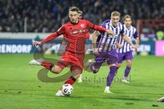 3. Liga; VfL Osnabrück - FC Ingolstadt 04; Max Besuschkow (17, FCI) Schumacher Kevin (13 VFL)