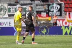 3. Liga; FC Ingolstadt 04 - VfB Lübeck; im Gespräch Torwart Marius Funk (1, FCI) Benjamin Kanuric (8, FCI)