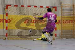 Lotto Bayern Hallencup - Lindenkreuzhalle Saison 2024/25 - FC Deisenhofen - Türk SV Ingolstadt - Florian Fink TW Deisenhofen - Tobias Gooss TW rot Türk SV Ing. schiesst den entscheidenden 6 meter - jubel -  - Foto: Meyer Jürgen