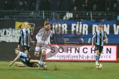 3. Liga; SV Waldhof Mannheim - FC Ingolstadt 04; Zweikampf Kampf um den Ball Elias Decker (3, FCI) Karbstein Malte (15 SVWM)