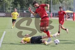 * Testspiel - Saison 2025/26 - FC Ingolstadt 04 - SpVgg Bayreuth - Davide Sekulovic (Nr.33 - FC Ingolstadt 04) - Ben Fischer (Nr.17 - SpVgg Bayreuth) - Foto: Meyer Jürgen
