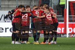 3.Liga - Saison 2022/2023 - FC Ingolstadt 04 -  Dynamo Dresden - Die Mannschaft bildet einen Kreis vor dem Spiel - Foto: Meyer Jürgen