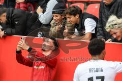 3. Liga; FC Ingolstadt 04 - SSV Ulm; nach dem Spiel Selfie Autogramm Torschütze Davide Sekulovic (33, FCI)