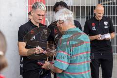 Saisoneröffnung; 3. Liga; FC Ingolstadt 04 am Audi Sportpark; Autogrammstunde nach der Vorstellung, Dennis Borkowski (7, FCI)