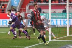 3. Liga; FC Ingolstadt 04 - VfB Stuttgart II; Torchance verpasst Sebastian Grönning (11, FCI) Torwart Seimen Dennis (1 VFB) Mladen Cvjetinovic (19, FCI)