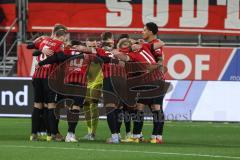 3. Liga; FC Ingolstadt 04 - Erzgebirge Aue; Besprechung Torwart Marius Funk (1, FCI)