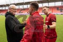3. Liga; FC Ingolstadt 04 - SSV Ulm; Sieg Jubel Freude nach dem Spiel, Marcel Costly (22, FCI) Simon Lorenz (32, FCI) mit Vorsitzender des Vorstandes Peter Jackwerth (FCI)