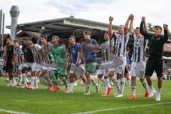 3. Liga - Saison 2026/27 - SC Sonnenhof Großaspach - FC Ingolstadt 04 - Die Mannschaft bedankt sich bei den mitgereisten Fans - jubel - Foto: Meyer Jürgen