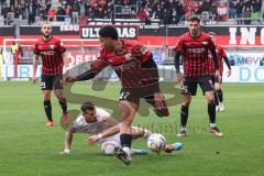 3. Liga; FC Ingolstadt 04 - Rot-Weiss Essen; Zweikampf Kampf um den Ball David Udogu (47, FCI)