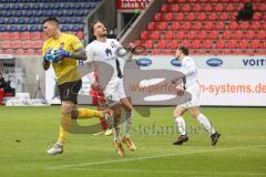 2.BL; 1. FC Heidenheim - FC Ingolstadt 04; Patrick Schmidt (32, FCI) kommt zu spät, Torwart Müller Kevin (1, FCH)