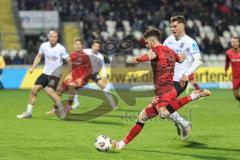 3. Liga; SSV Ulm - FC Ingolstadt 04; Linus Rosenlöcher (19, FCI) Zweikampf Kampf um den Ball Bazzoli Luca (18 Ulm)