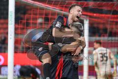 3. Liga; FC Ingolstadt 04 - Borussia Dortmund II; Tor Jubel Treffer David Kopacz (29, FCI) mit Max Besuschkow (17, FCI) Dennis Borkowski (7, FCI)