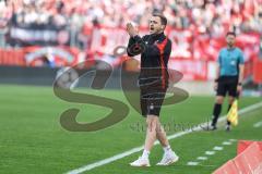 3. Liga; Rot-Weiss Essen - FC Ingolstadt 04; an der Seitenlinie, Spielerbank Co-Trainer Fabian Reichler (FCI)