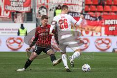 3. Liga; FC Ingolstadt 04 - Rot-Weiss Essen; Denis Linsmayer (23, FCI) Müsel Torben ( RWE)