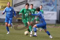Kreisliga - Saison 2025/26- SV Hundszell - VFB Eichstätt II - Maximilian Eberlein grün Eichstätt - Maximilian Blatter blau Hundszell - Foto: Meyer Jürgen