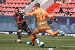 3. Liga; FC Ingolstadt 04 - Hallescher FC; Pascal Testroet (37, FCI) Torwart Müller Sven (1 Halle)