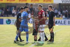 Toto-Pokal; Finale; FV Illertissen - FC Ingolstadt 04; Maiolo Fabio (6 FVI) Tobias Schröck (21, FCI) Handshake