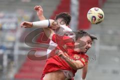 3. Liga - Saison 2025/26 - SV Wehen/Wiesbaden - FC Ingolstadt 04  - Sascha Mockenhaupt (Nr.4 - Wiesbaden) - Linus Rosenlöcher (Nr.19 - FCI) - Foto: Meyer Jürgen